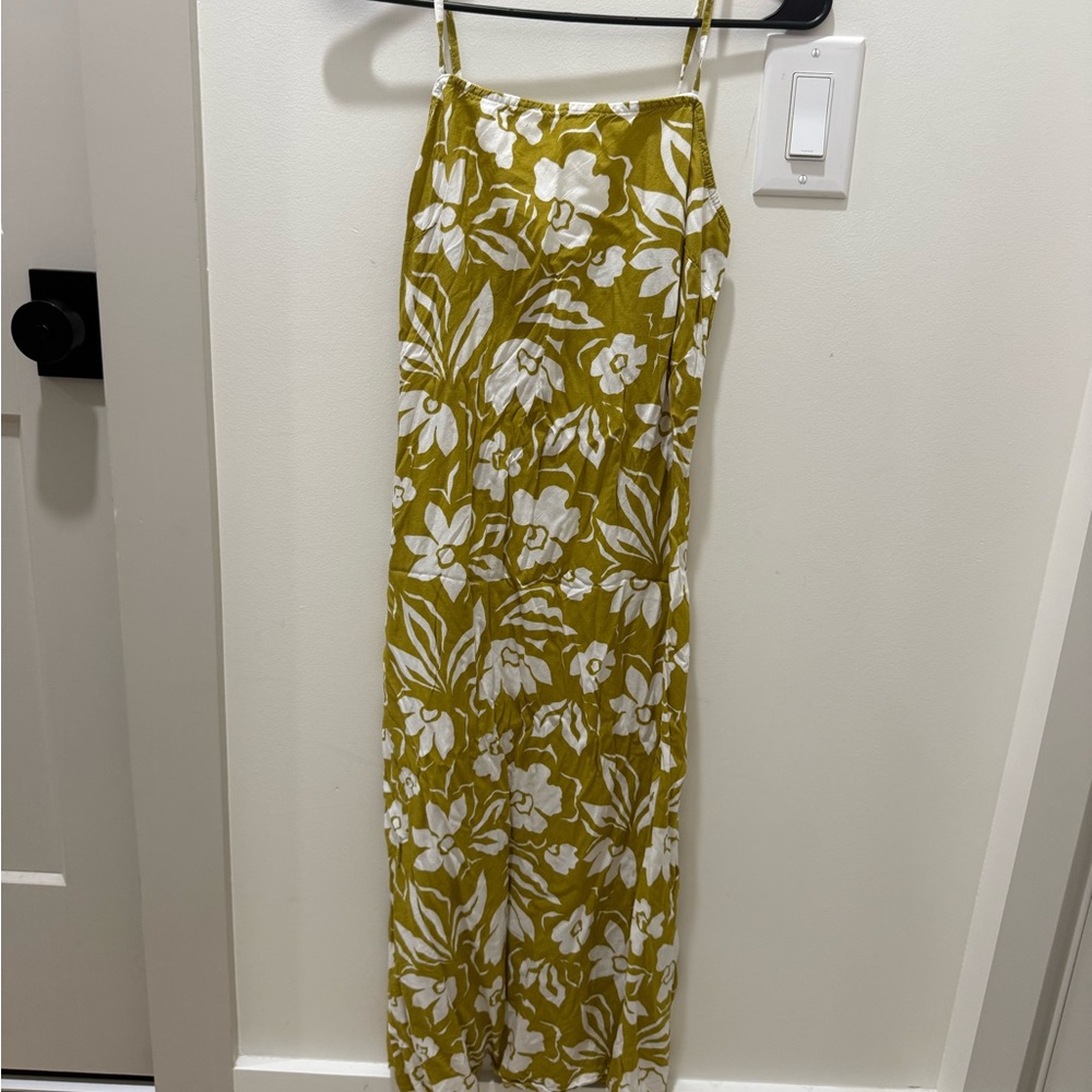 Billabong Yellow and White Floral Pattern